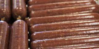 工厂里的美味魔法 揭秘现成香肠的生产之旅