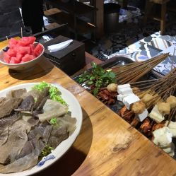 成都钢管厂小郡肝串串香（石家庄店）探店攻略 电话、地址与营业时间全解析